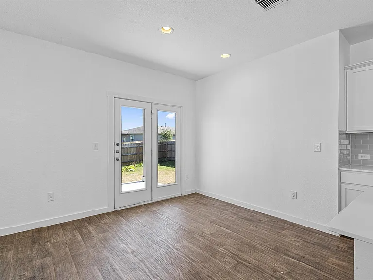 13513 Clerk St — Photo 8