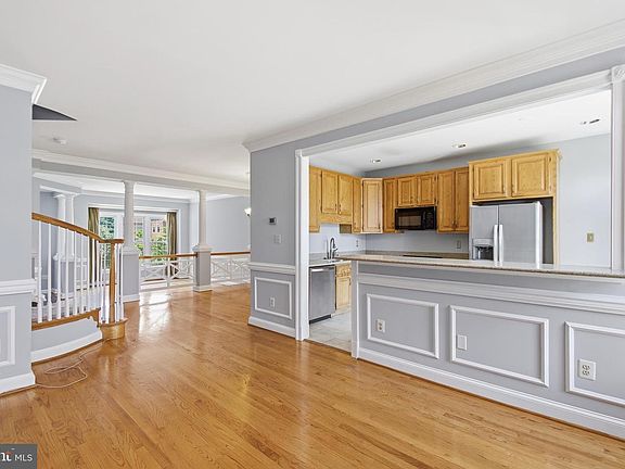 4th image of 6323 Barcroft Mews Dr