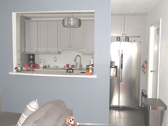 3rd image of 27 Wirt Ln