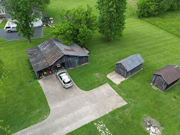5th image of 690 Logan Creek Dr