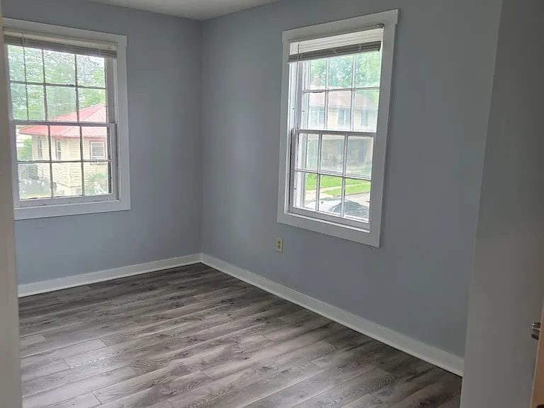 909 Bryan St — Photo 3