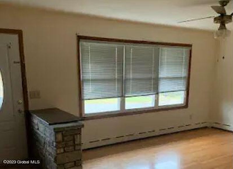 5th image of 110 Gillette Avenue