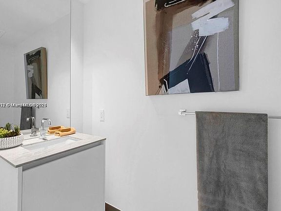 4th image of 788 NE 23rd St #1402