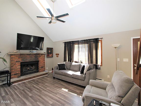 4th image of 242 Parkwood Dr