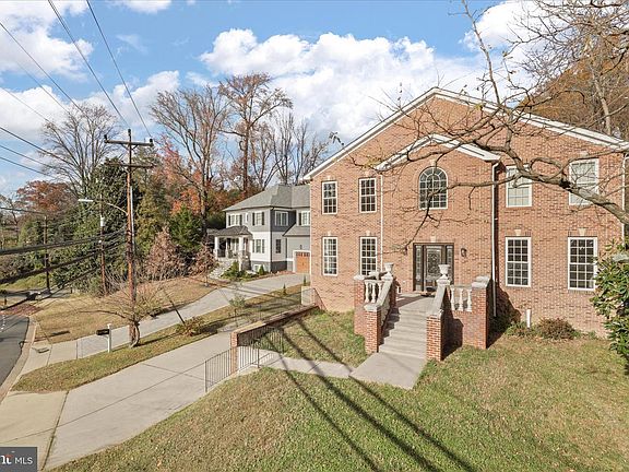 3rd image of 2659 Military Rd