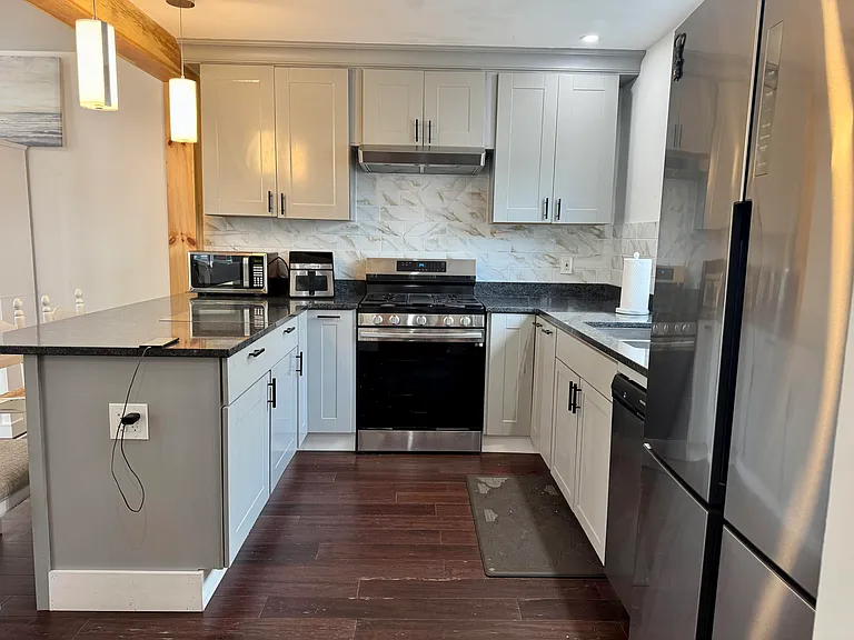 105 Summit Ave — Photo 2