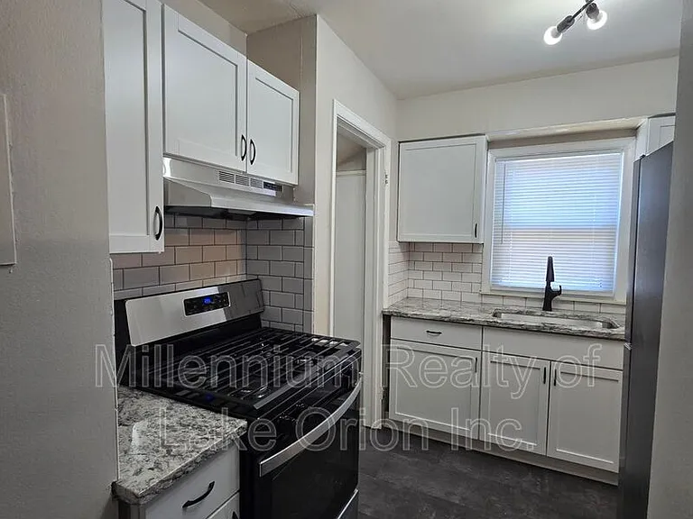 136 W Princeton Ave — Photo 7