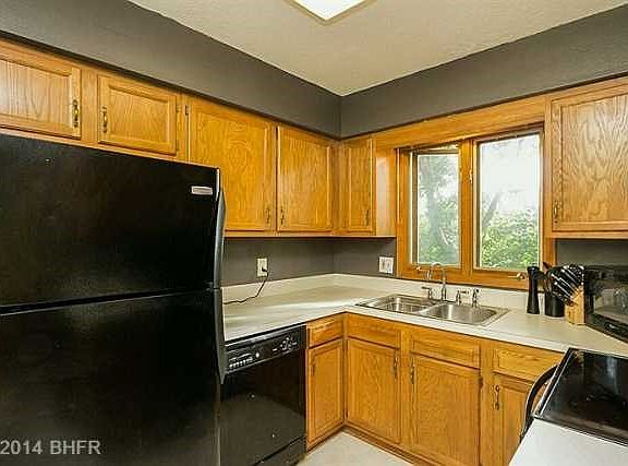 4th image of 300 Holiday Cir