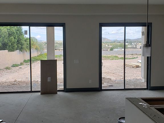 5th image of 1510 E Paradise Ln