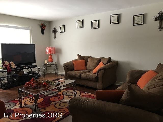 2nd image of 3016 85th St