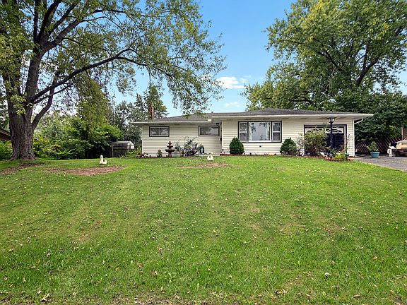 2nd image of 3858 E Lakeview Dr