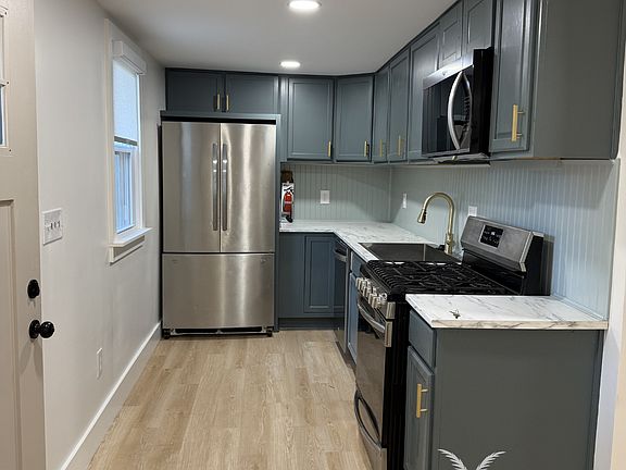 3rd image of 2111 Rebecca St #B