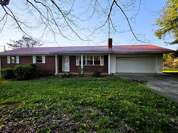 3rd image of 2420 Pinecrest Cir