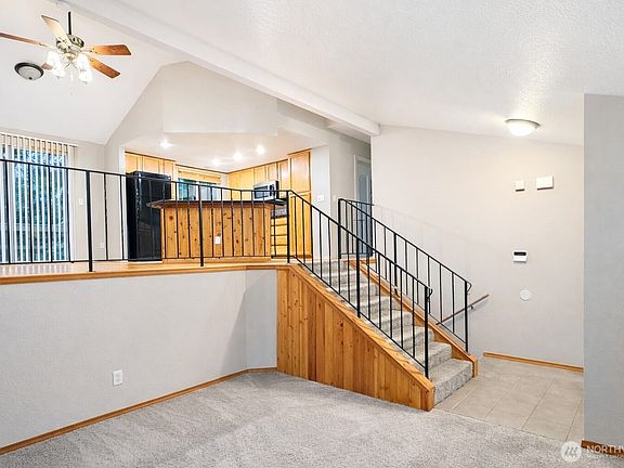 4th image of 2214 Eastend NW
