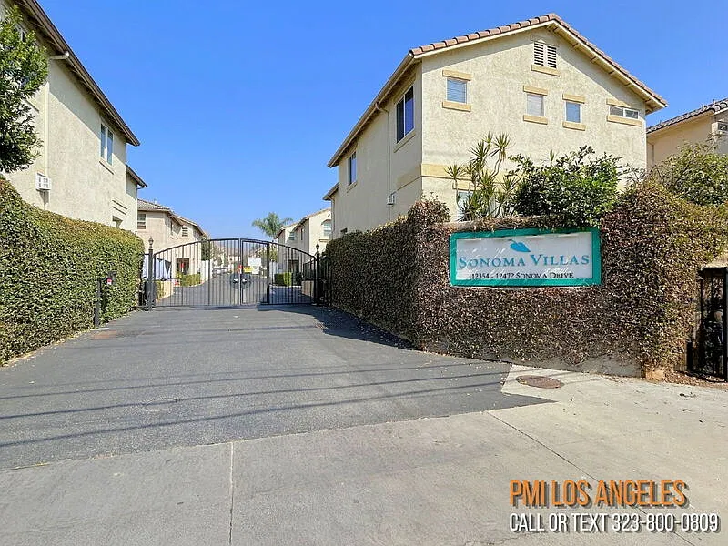 4 bed, 2.5 bath, 1861 sqft, $3,995 — Photo 4