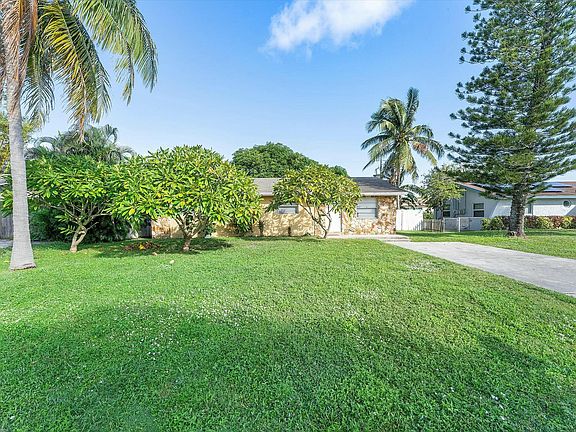 2nd image of 3561 Oberon Avenue