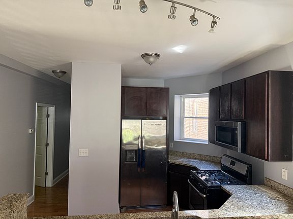 5th image of 1003 N Sacramento Ave #1