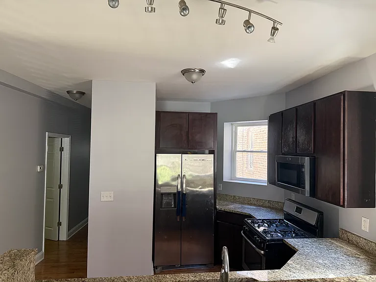 1003 N Sacramento Ave #1 — Photo 5