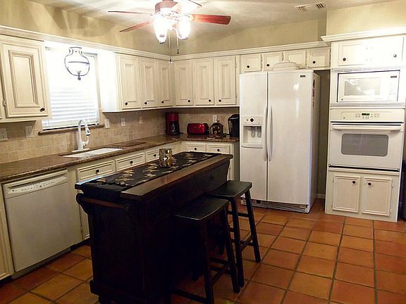 5th image of 11937 Lakewood West Dr