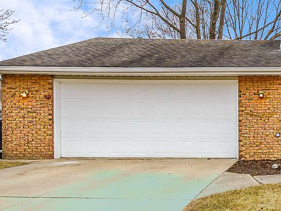 2nd image of 3918 Thorton Dr