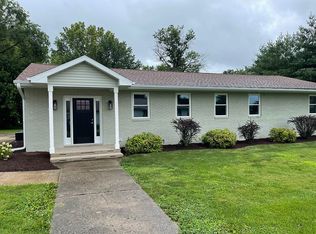 415 W 4th St, Arthur, IL 61911