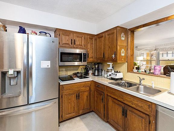 5th image of 5221 Howe Dr