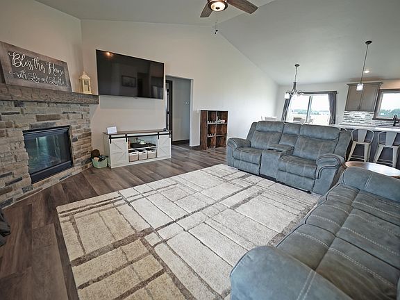 2nd image of 461 Highland Meadow Trl