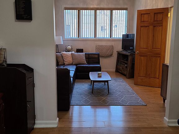 4th image of 23-03 35th St