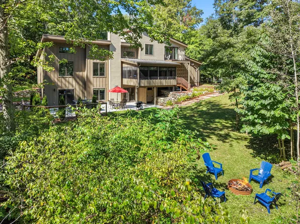 15741 Auldway Rd, Union Pier, MI 49129