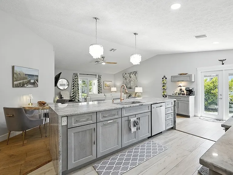 725 Acacia Rd — Photo 4