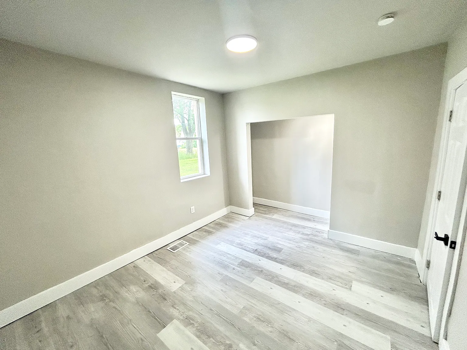 Studio, 650 sqft, $695 — Photo 2