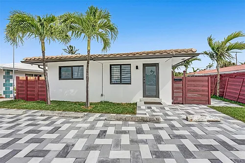 4536 Poinciana St #3 Photo 1
