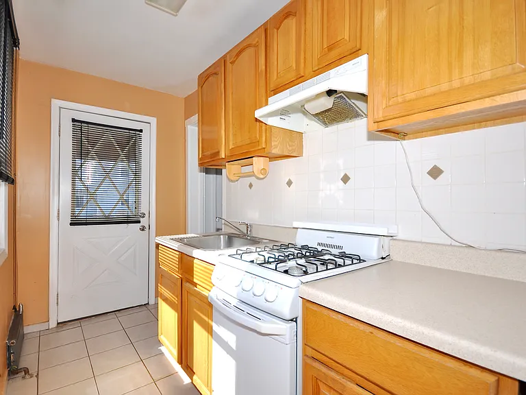 223 Ryers Ave — Photo 7