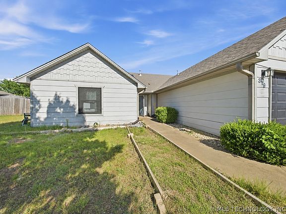 2nd image of 319 Mockingbird Ln