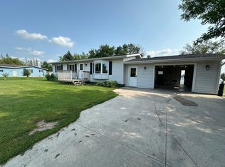 108 8th St SW, Roseau, MN 56751