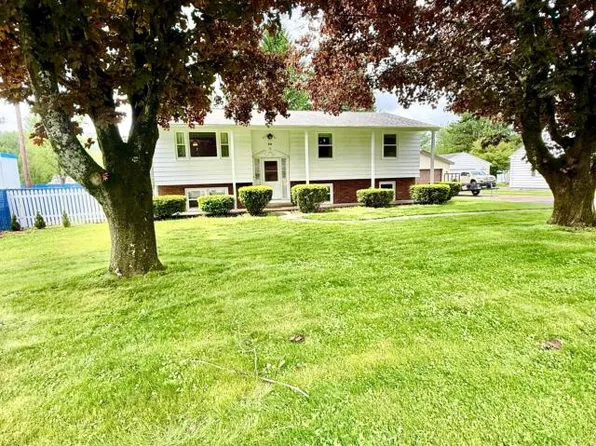54 Musante St, Warren, PA 16365