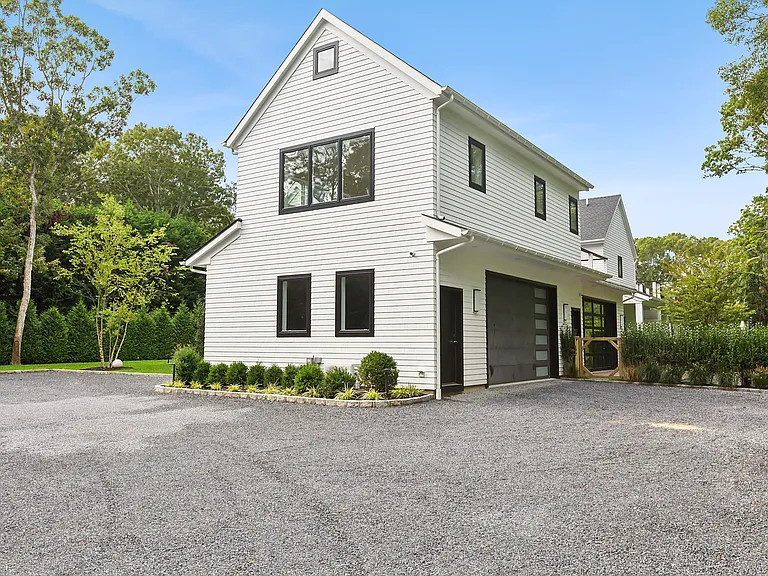 168 W Neck Rd — Photo 48