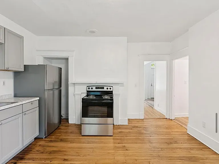 1099 Washington St — Photo 15