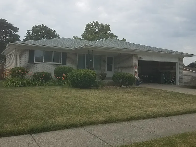 19506 Lloyd St — Photo 2
