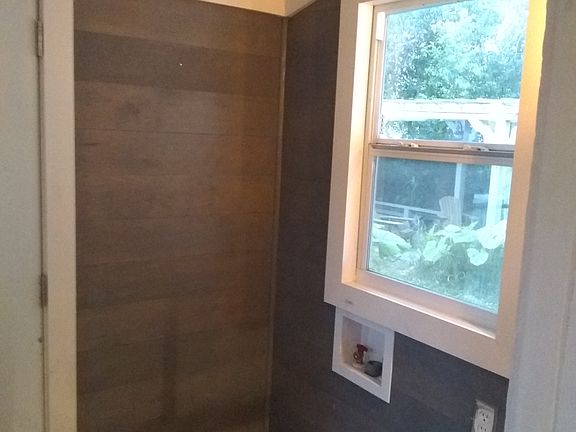 4th image of 2988 Collier Ave
