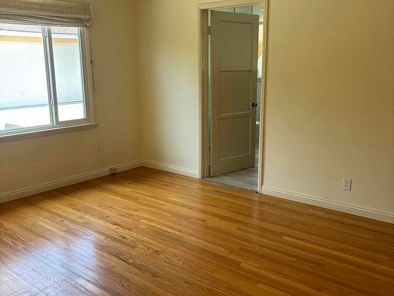1725 Harding Ave — Photo 10