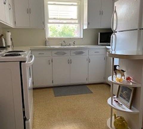 3rd image of 3037 Middlesex Dr
