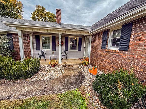 4th image of 290 Hillwood Dr