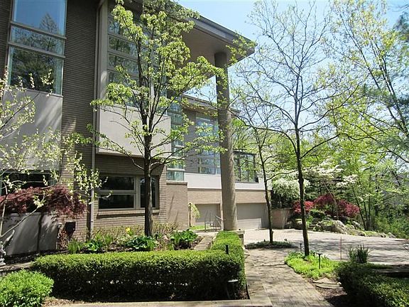 4th image of 390 Meadow Creek Dr
