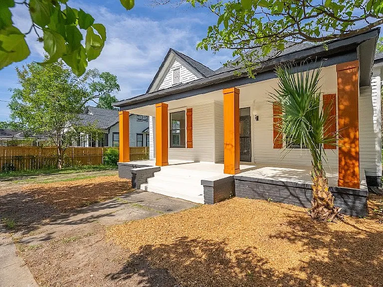 2807 Beacon Ave — Photo 2