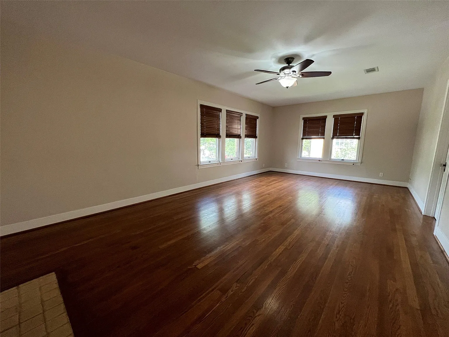 2 bed, 1.0 bath, 1713 sqft, $1,650 — Photo 3