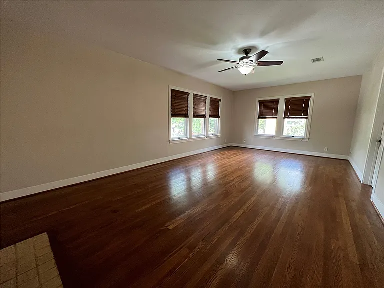 4410 Pease St #2 — Photo 3