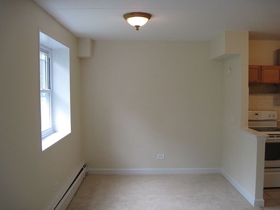 3rd image of 2025 W Granville Ave APT 102