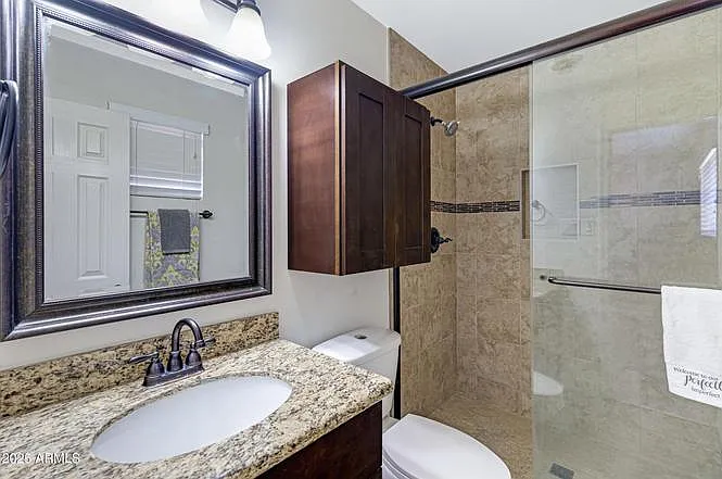 110 W Del Rio Dr — Photo 8