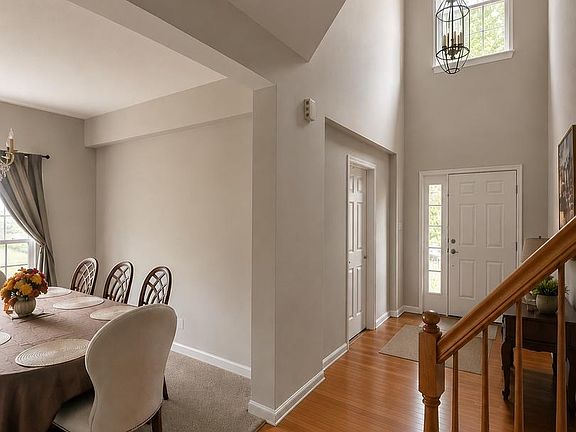 3rd image of 627 Holly Crest Dr